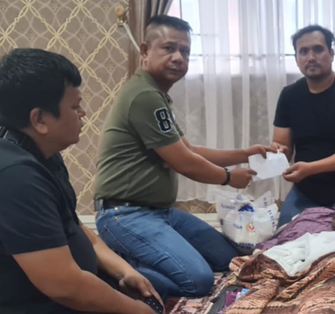 Wartawan Senior Medan Pos Meninggal, Ketua Pewarta Datang Melayat dan Berikan Santunan Duka