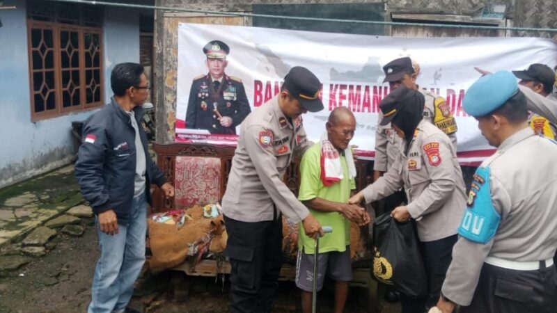 Polsek Pebayuran Polres Metro Bekasi Salurkan Bantuan Kemanusiaan Dari Kapolri Untuk Masyarakat