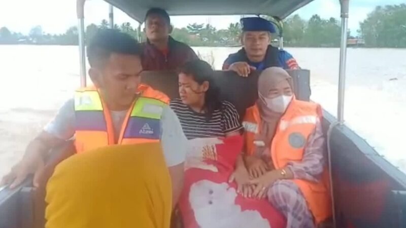 Layanan Cepat Ambulance Apung Ditpolairud Polda Sumsel Evakuasi Ibu Hamil