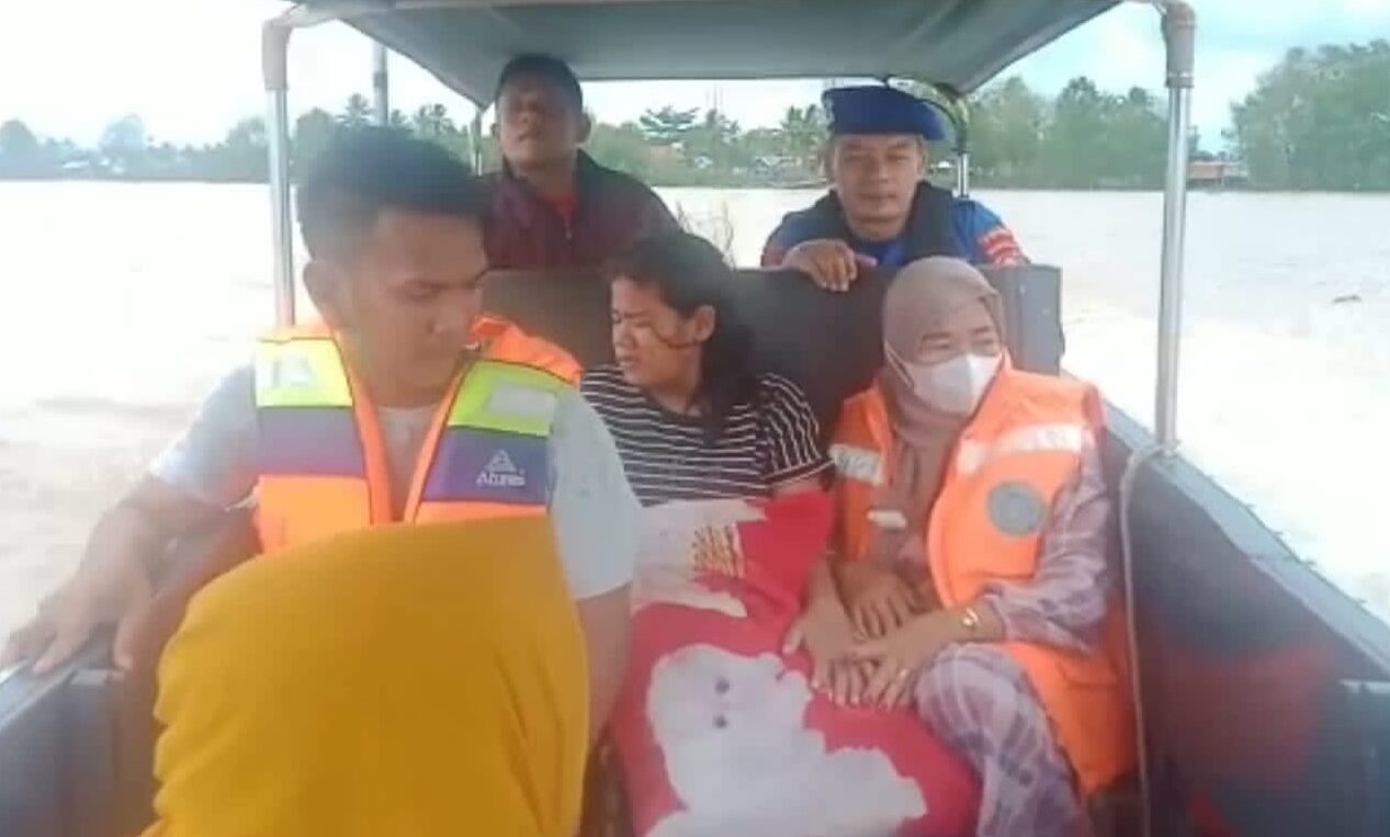 Layanan Cepat Ambulance Apung Ditpolairud Polda Sumsel Evakuasi Ibu Hamil