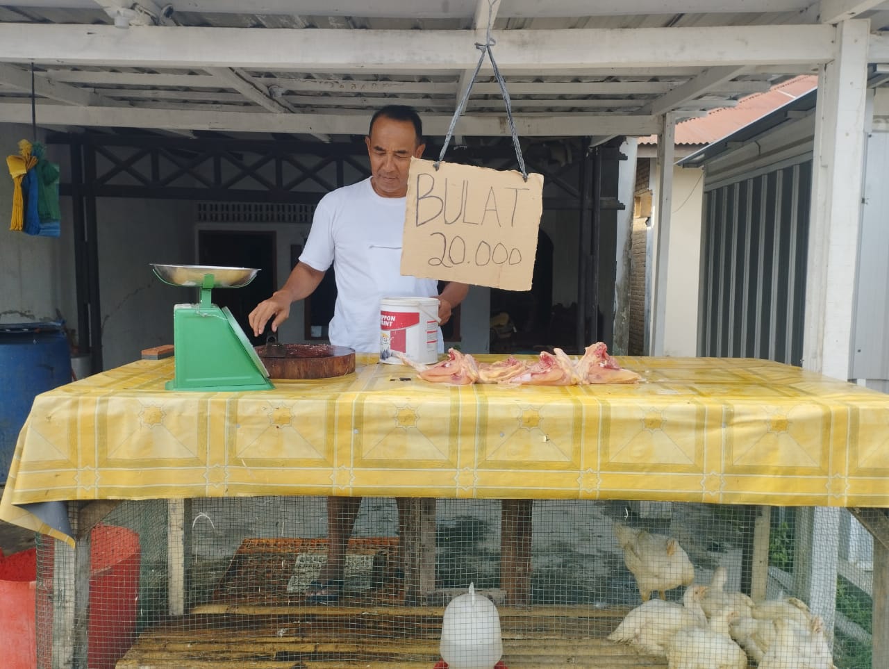 Purn.Polisi Memenuhi Kebutuhan Hidupnya Berjualan Ayam Potong di Bulan Suci Ramadhan 1444 H