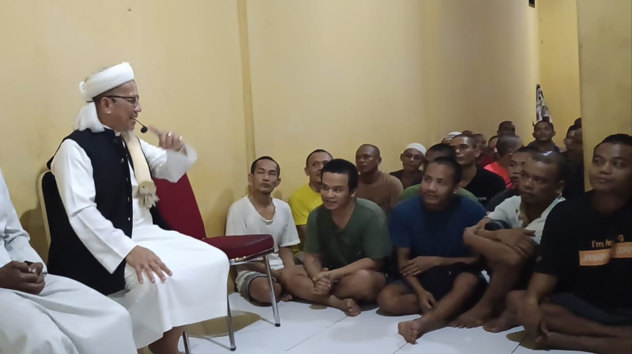 Ustad Irjen (Purn) Baharudin Jafar Beri Ceramah dan Bimbingan ke Tahanan Polrestabes Medan