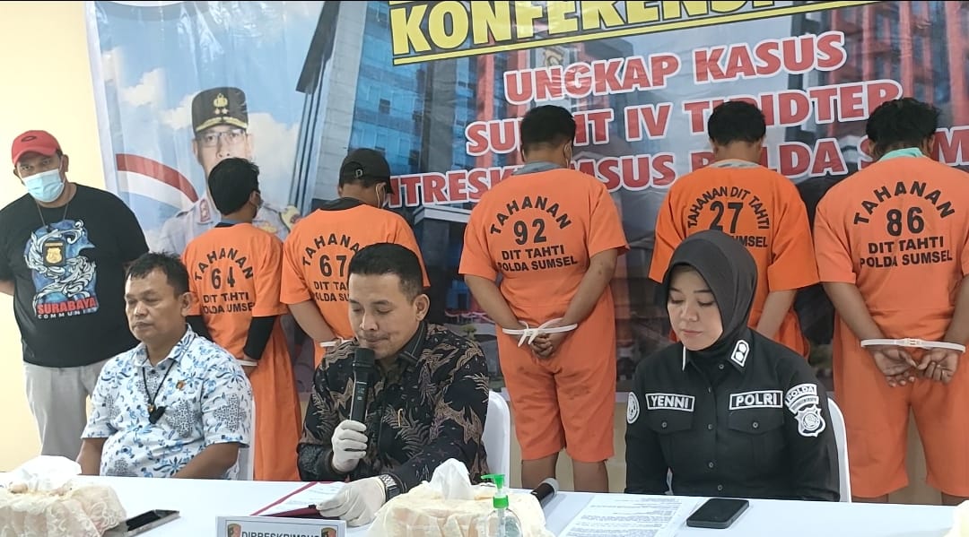 2 Gudang Pengoblos BBM Ilegal Digrebek, 5 Orang Tersangka Diamankan 