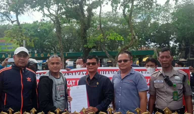 Tak Perlu Waktu Lama, Aksi Damai MPSU Di PN Medan Langsung Disambut Baik PN Medan