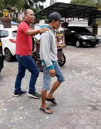 Tekab Polsek Medan Baru Amankan Jukir Minta Uang Parkir 10 Ribu ke Pengendara Mobil