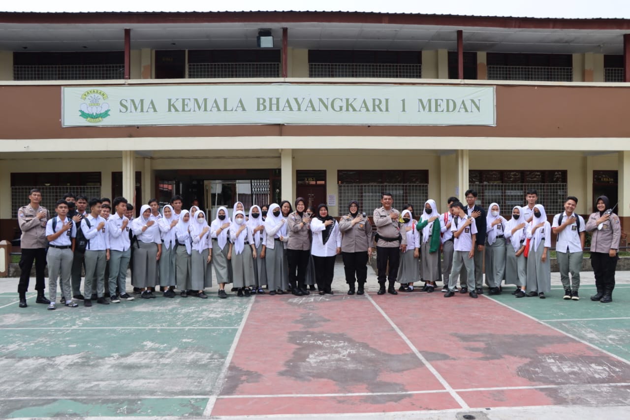 Polrestabes Medan Beri Sosialisasi Penerimaan Polri 2023 di Sekolah SMA Kemala Bhayangkari 1 Medan