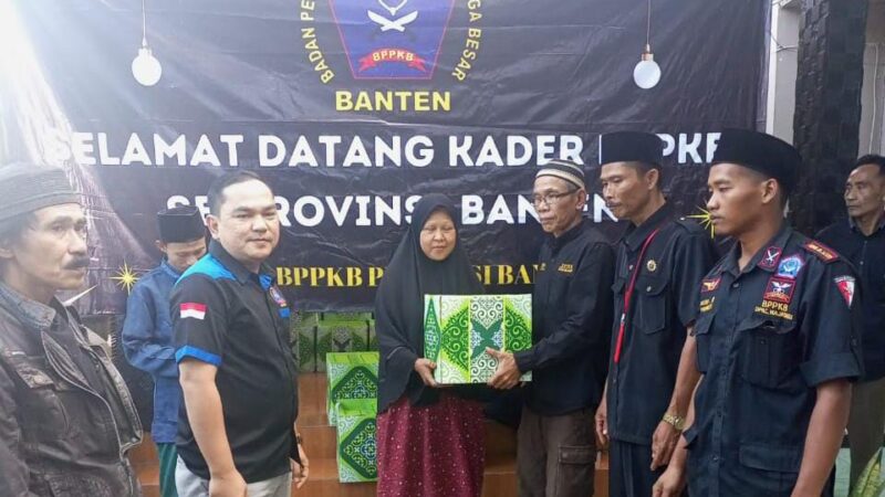 Kepedulian DPD BPPKB Banten, Asep Cobra : Sembako di bagikan untuk Warga