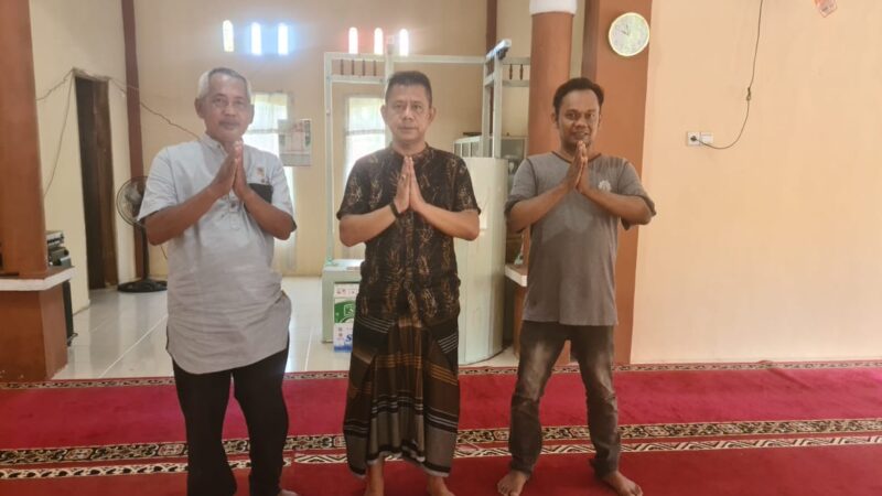 Ketua Pewarta Salat Id di Masjid Mangur Padang  ” Mohon Maaf Lahir Dan Bathin