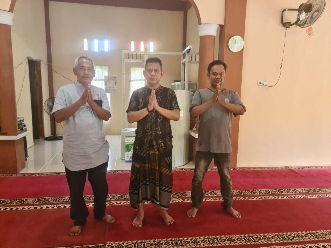 Ketua Pewarta Salat Id di Masjid Mangur Padang  ” Mohon Maaf Lahir Dan Bathin