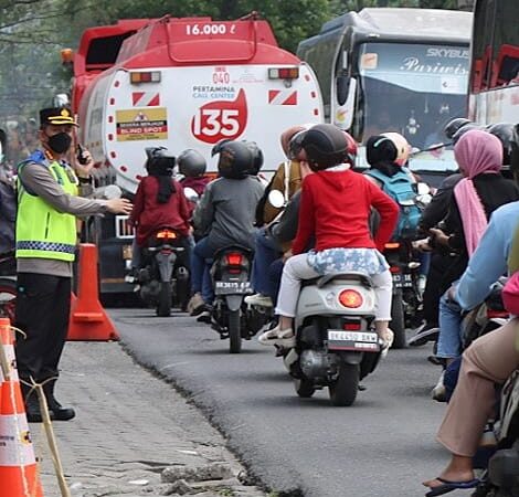 H+4 Lebaran, Kapolrestabes Medan Turun Atur Lalu Lintas di Jalur Wisata Medan-Berastagi