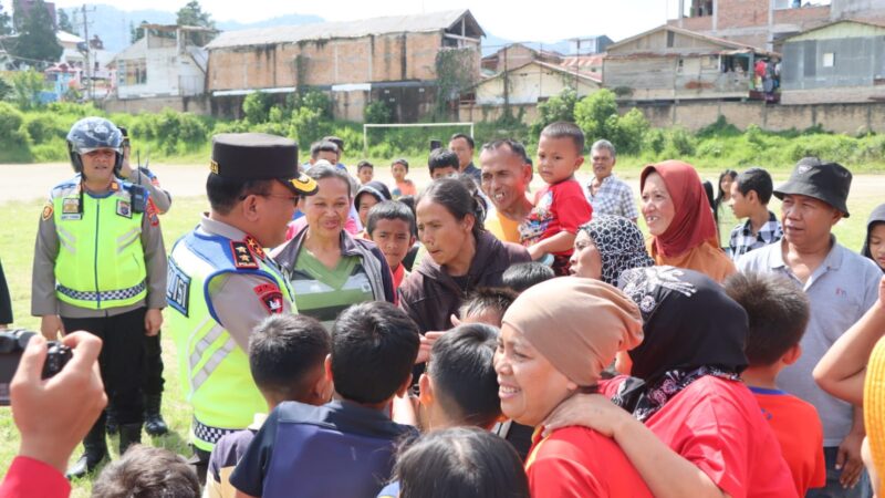 Turun dari Helikopter Kapolda Sumut disambut Tangisan Warga