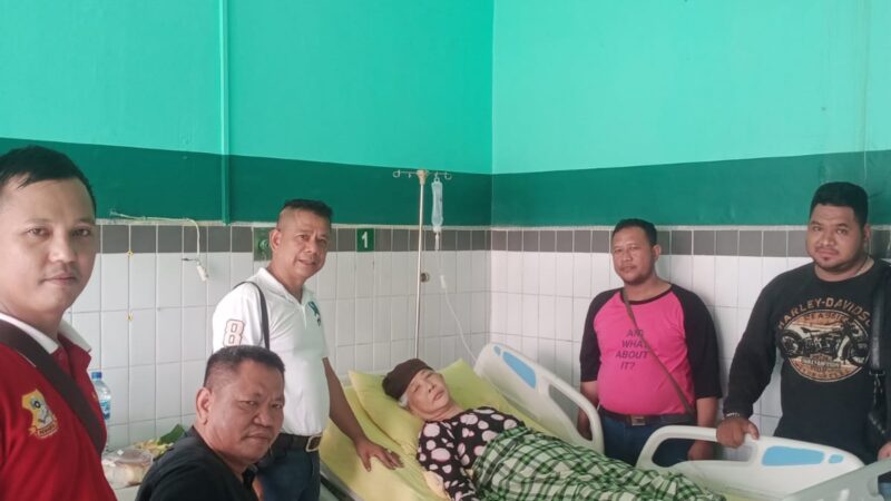 Ketua Pewarta Jenguk Ibu Kandung Ketua PAC PP Medan Area di RS Haji Medan