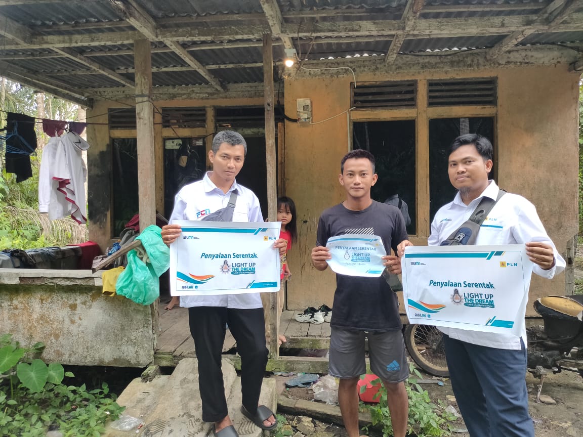 Kisah Haru Iwanto, Buruh Tambang Pasir, Penerima Bantuan Listrik Gratis dari Karyawan PLN