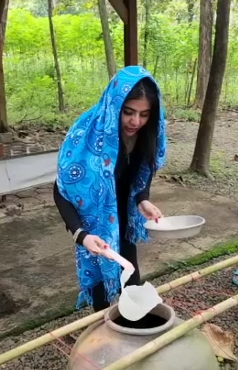 Artis Sekaligus Penyanyi Cantik Tengku Carren,Buat Konten Pelestarian Situs Budaya.