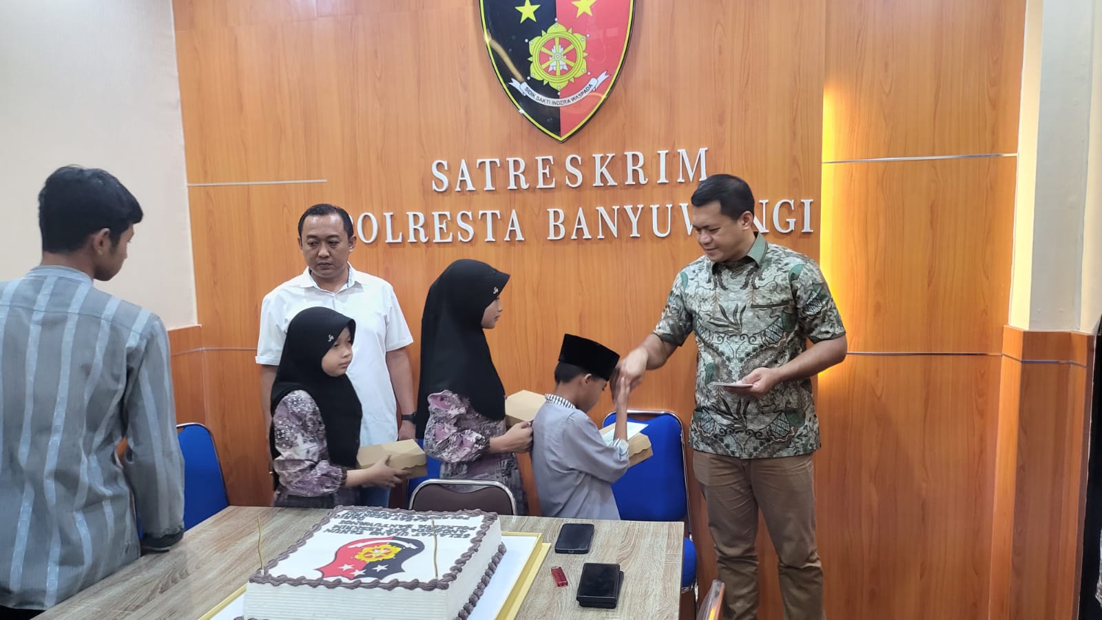 Satreskrim Polresta Banyuwangi ., Berikan Santunan Kepada Anak Yatim Piatu di Acara HUT