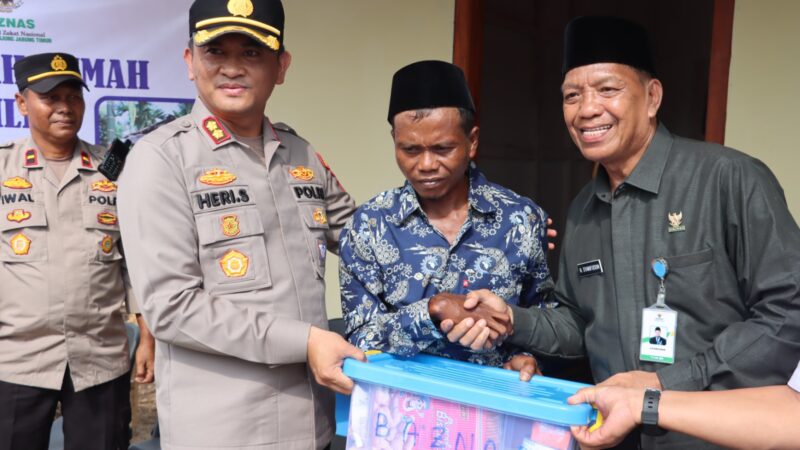 Kapolres Tanjab Timur Berkolaborasi Bersama Baznas Resmikan Hasil Bedah Rumah.