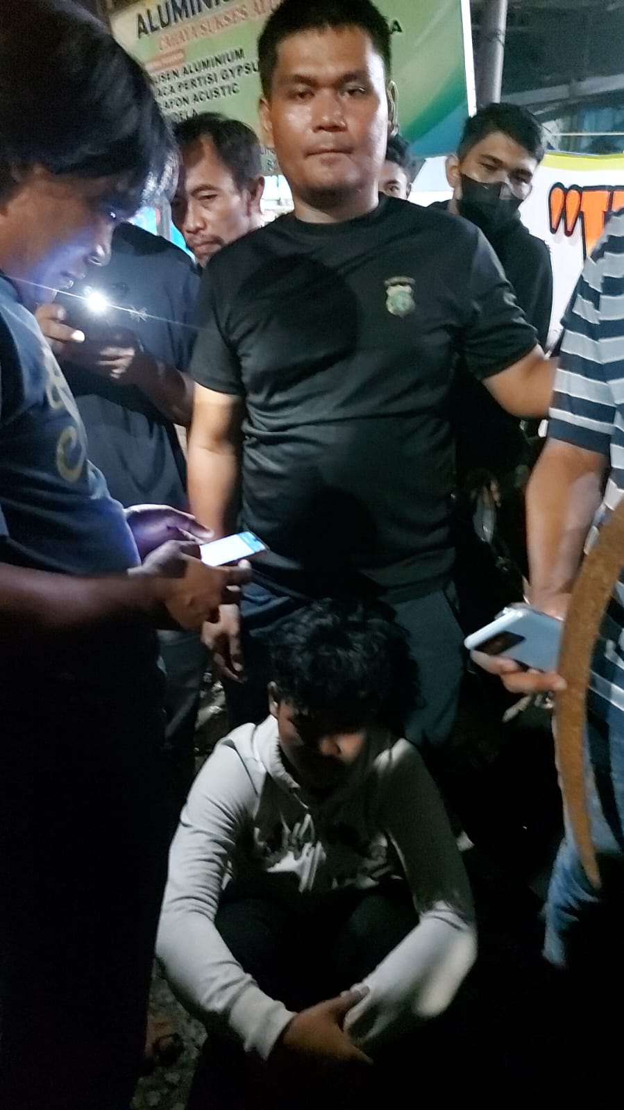 Anggota Brimob Batalyon D Pelopor Amankan 2 Kelompok Remaja yang Hendak Tawuran di Jalan Kalimalang Cikarang