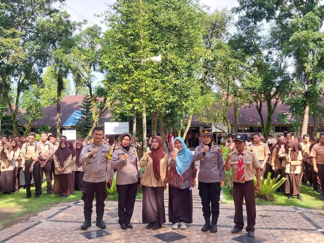 SISWI SMA NEGERI 5 KOTA BINJAI SUMATERA UTARA JUARA I CERPEN TINGKAT NASIONAL DALAM HUT BHAYANGKARA KE 77