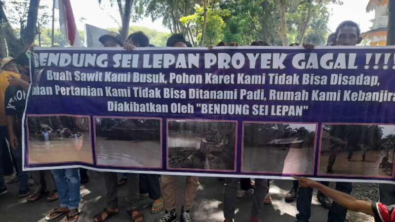 Bendung Sei Lepan Sengsarakan Petani : Ratusan Warga Gruduk Kantor DPRD Langkat Sumut