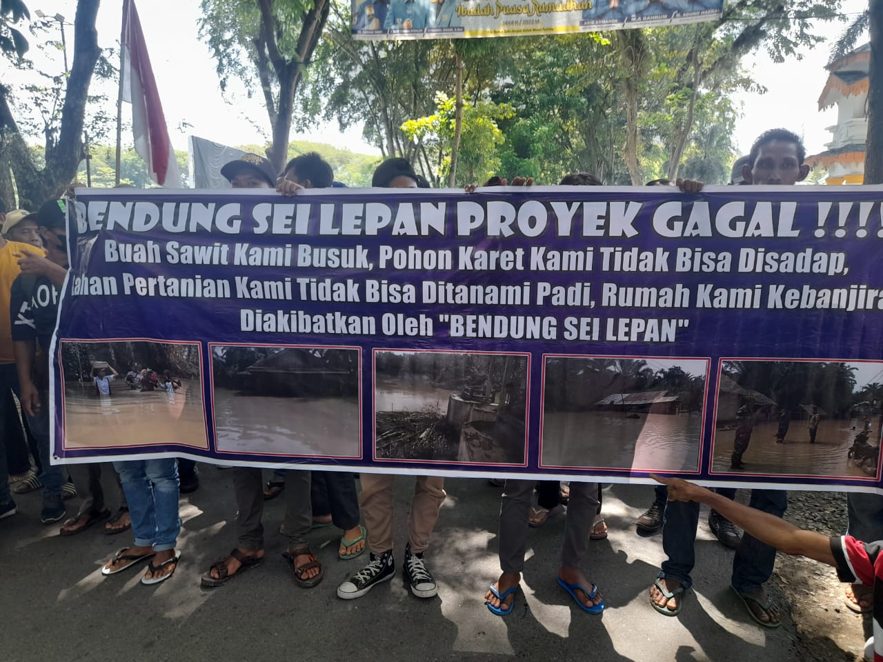 Bendung Sei Lepan Sengsarakan Petani : Ratusan Warga Gruduk Kantor DPRD Langkat Sumut