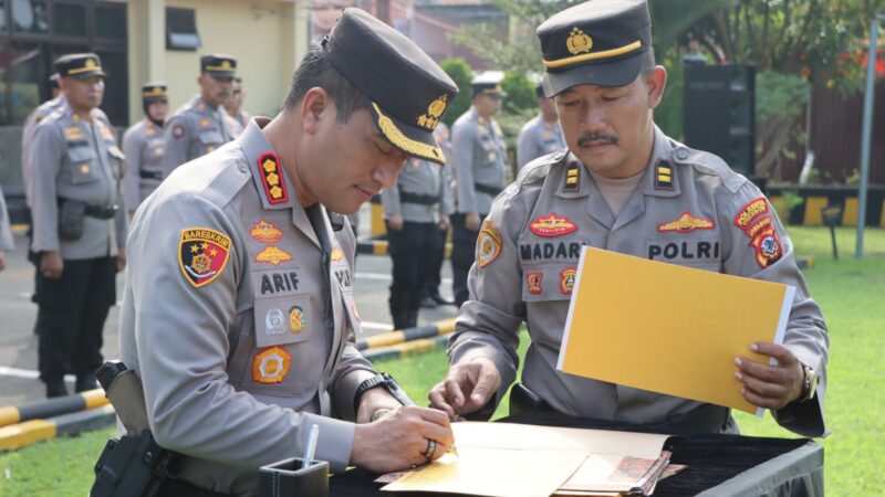 Kapolresta Cirebon Pimpin Sertijab Para Kapolsek Jajaran