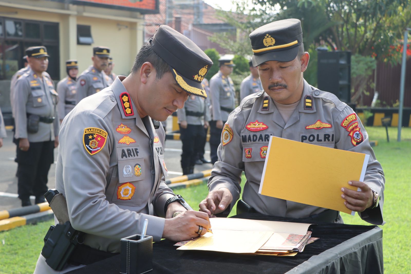 Kapolresta Cirebon Pimpin Sertijab Para Kapolsek Jajaran