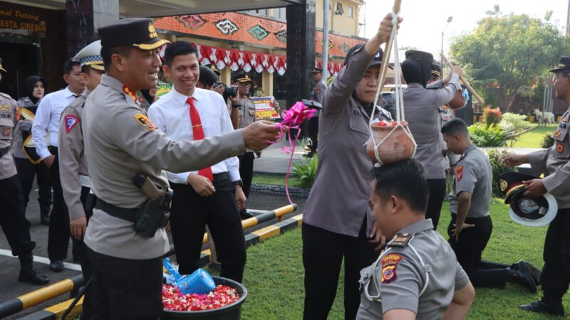 Kapolresta Cirebon Pimpin Upacara Korps Rapot Kenaikan Pangkat Periode 1 Juli 2023