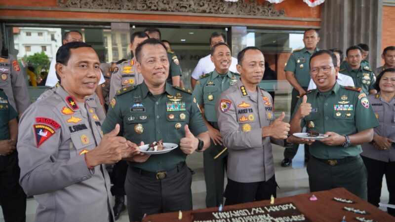 Danrem163/WSA mendampingi Kasdam IX/Udayana Berikan Kejutan Polda Bali “Semoga Polri Semakin Presisi