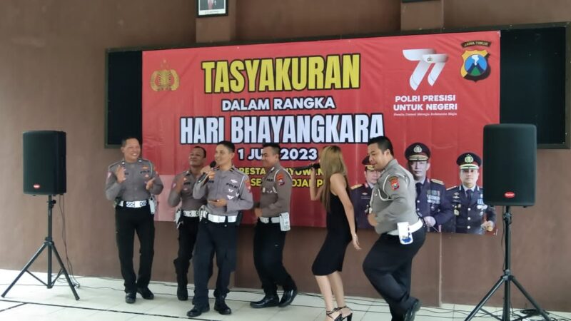 Kanitlantas Polsek Rogojampi Meriahkan Dalam Rangka Acara Tasyakuran Hari Bhayangkara Ke 77 