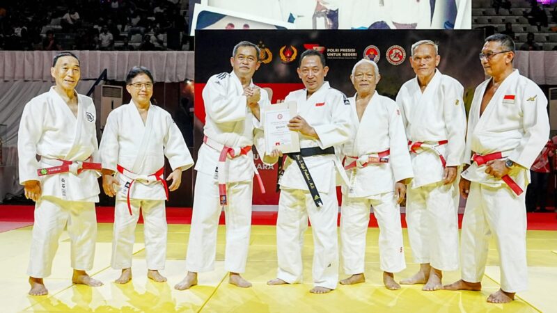 Sabuk Hitam Judo Bagi Kapolri, Hadiah Lain Kala Hari Bhayangkara Ke-77