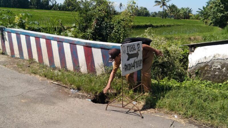 Jalan Berbahaya Pemdes Benelan Kidul Berharap Ada Perhatian Dari Dinas Terkait 