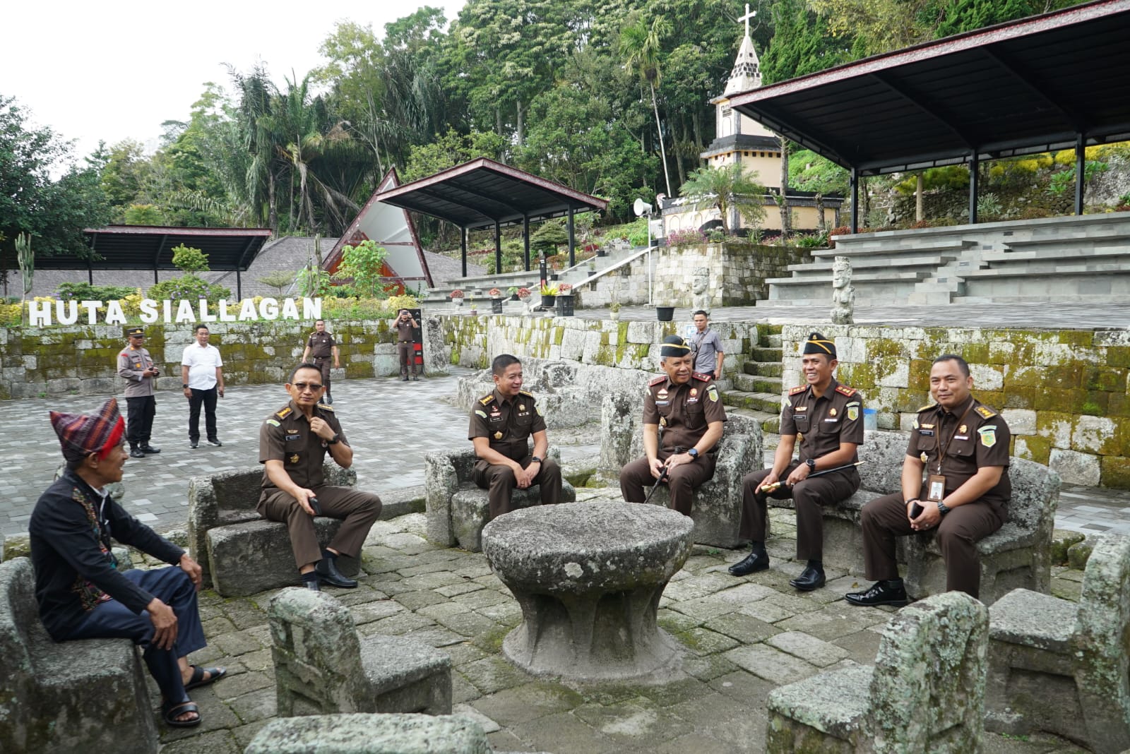 Kunker ke Samosir, Kajati Sumut dan Rombongan Kagumi Desa Adat Batak Huta Siallagan