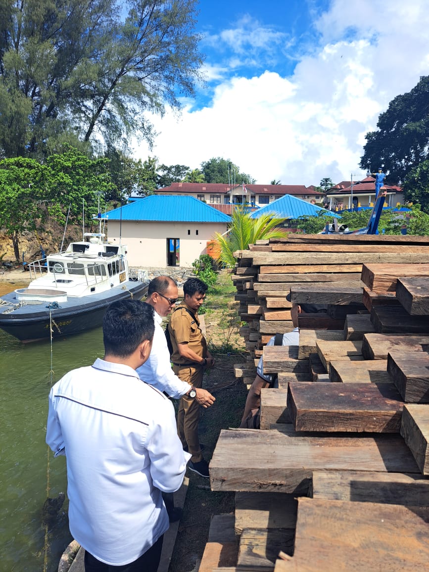 Ditpolairud Polda Sultra Gagalkan Pengangkutan Kayu Ilegal di Perairan Kabupaten Buton Utara