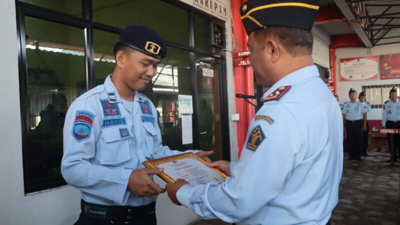 Tingkatkan Semangat Pegawai, Kalapas Kelas II A Bekasi Berikan Reward Pegawai Teladan Triwulan II