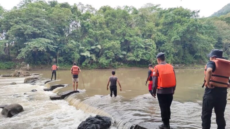 Niat Syukuran, Pemuda di Soppeng Hanyut Terseret Arus Sungai, Brimob Bone Kirim Tim SAR