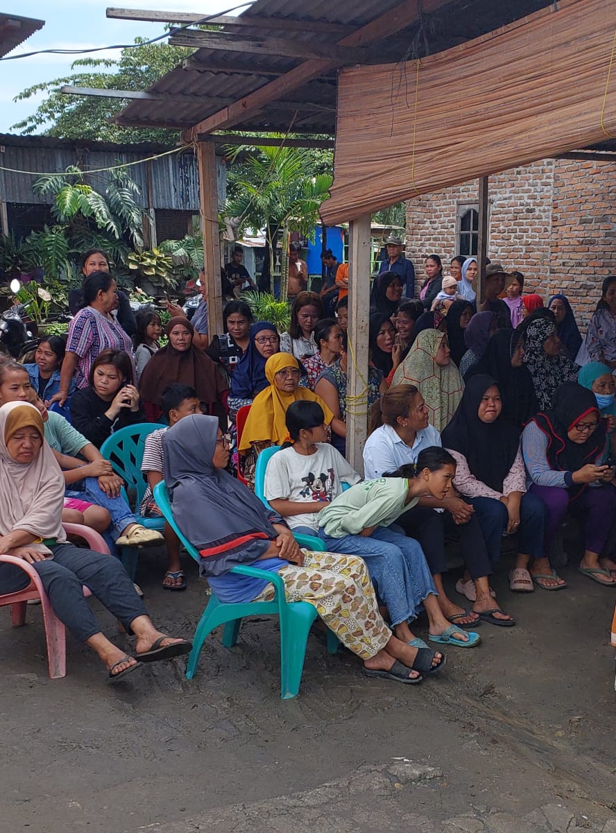 Konsumsi Sabu Pakaian Dinas, Emak – emak Kawasan Jermal 15 Minta Kapolda dan Kapolrestabes Medan Pecat Bripka Charlie 