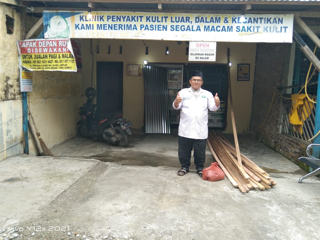 Dr.Rahmat Shah Di Kenal Dermawan di Penjuru Dunia Bantu Infaq Material Perbaikan Center Pengobatan Gratis Untuk Warga Miskin