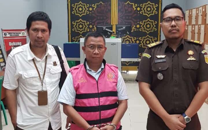 Kejari Kabupaten Bekasi Eksekusi Koruptor Terkait Pengadaan Alat Berat Grader Di Dinas Lingkungan Hidup