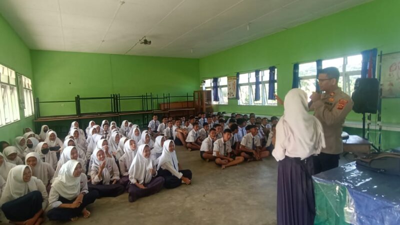 Antisipasi Kenakalan Remaja Dan Balap Liar ,Polsek SS III Sambangi SMPN 2 Semendawai Suku III 