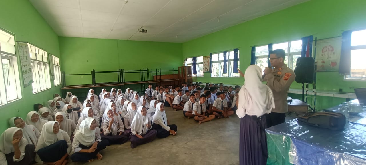 Antisipasi Kenakalan Remaja Dan Balap Liar ,Polsek SS III Sambangi SMPN 2 Semendawai Suku III 