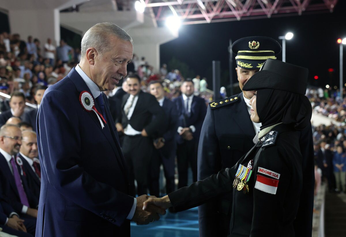 Bikin Bangga, 3 Anggota Polri Diwisuda Langsung Presiden Erdogan Usai Ikuti Pendidikan 2 Tahun di Turki