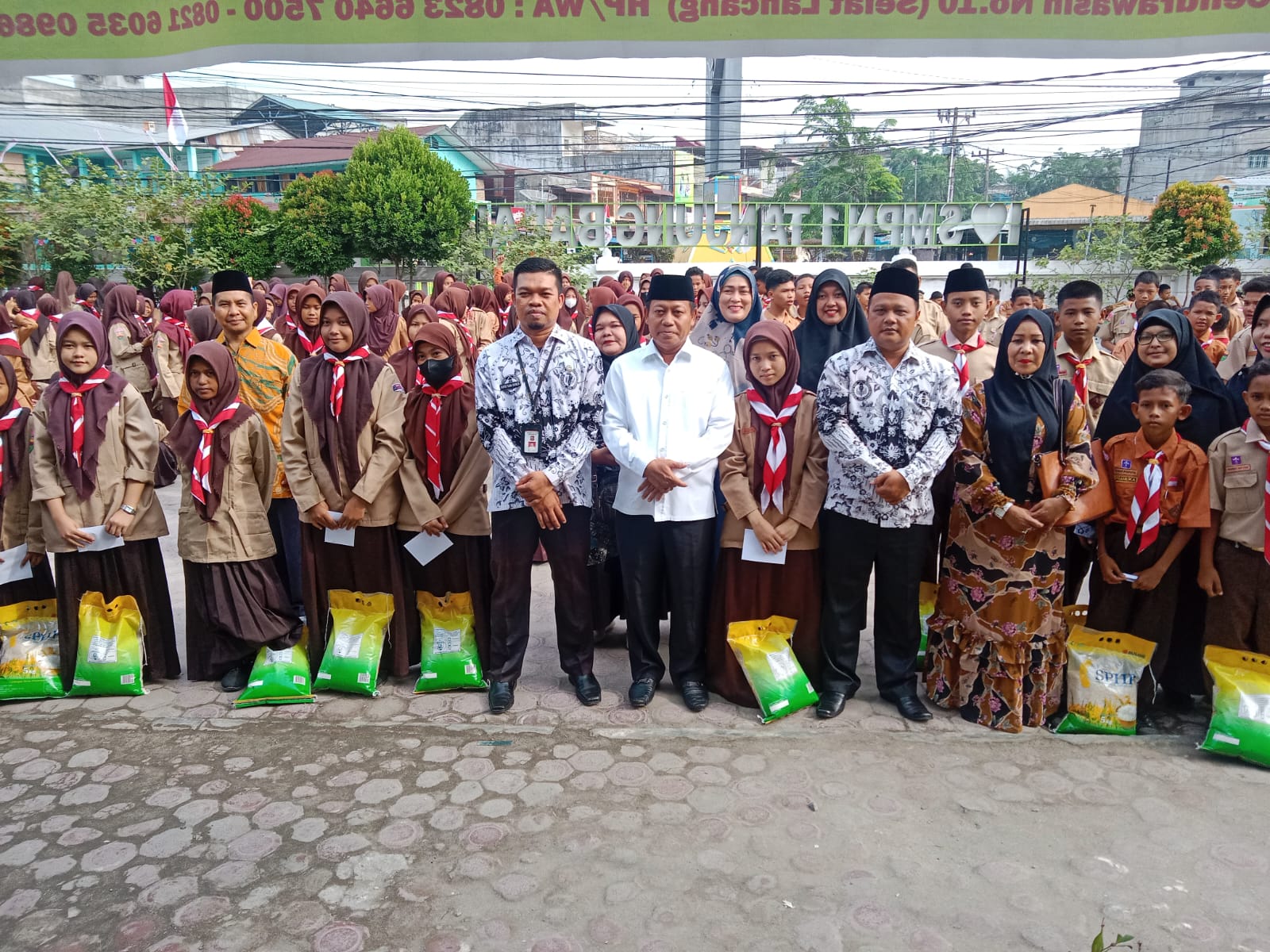 Pemberian Santunan Yatim dan Piatu sebanyak 88 Siswa/i SMP Negeri 1 Tanjungbalai di Hadiri Walikota Tanjungbalai