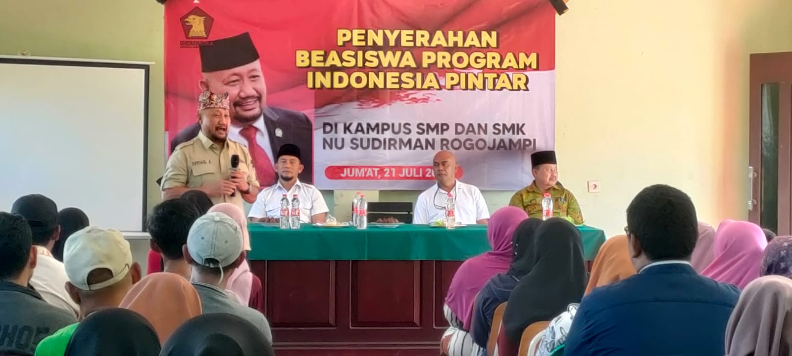 SMP dan SMK NU Sudirman Mangir Terima Beasiswa PIP, Secara Simbolis Dari H Sumail Abdullah