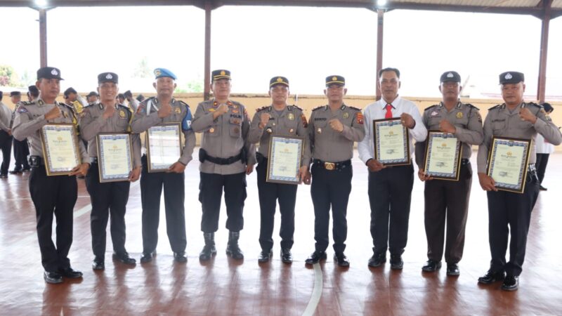 Kapolres Labuhanbatu Beri Penghargaan Untuk 7 Personil Polsek Panai Tengah