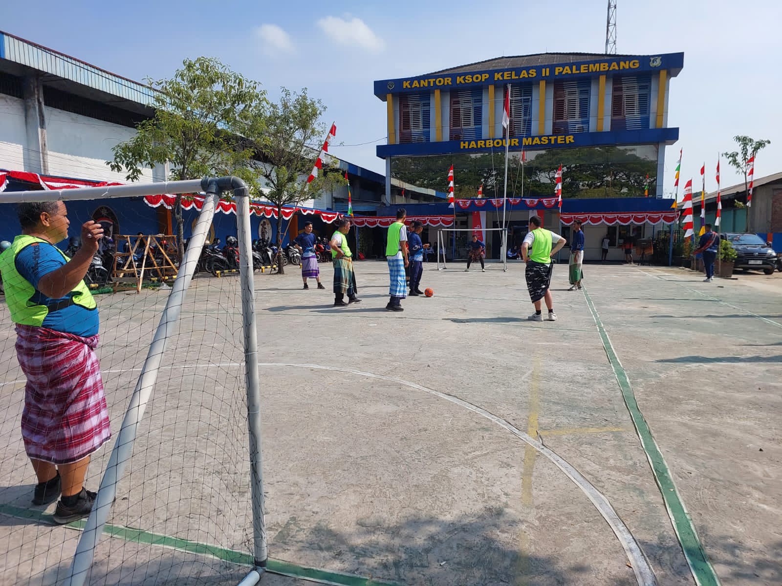 Kegiatan Perlombaan Dalam Rangka Memeriahkan HUT RI ke 78 ini dilaksanakan di Kantor Kantor Kesyahbandaran dan Otoritas Pelabuhan (KSOP) Palembang