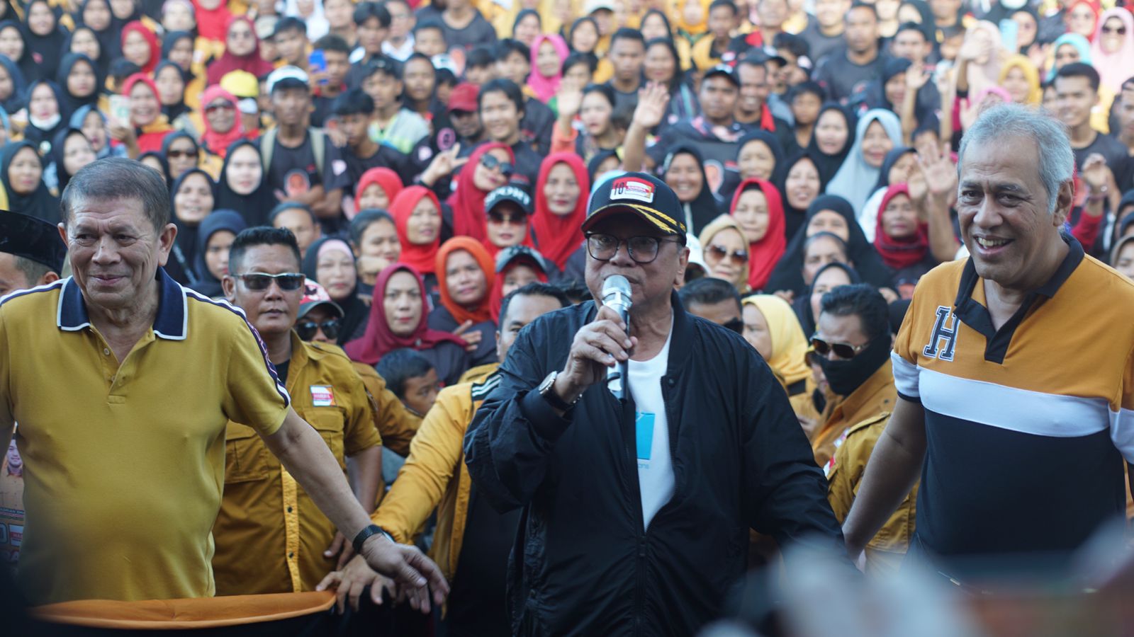 Ribuan Massa Hanura Senam Pagi Bersama Ketum DPP Hanura Osman Sapta Odang, OSO : Halo Medan, Hanura Harus Menang Pemilu 2024