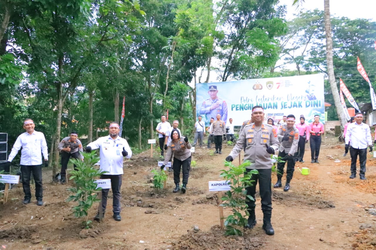 Penghijauan Sejak Dini! Polres Labuhanbatu Turut Menanam Pohon dalam Upaya Lestarikan Negeri.