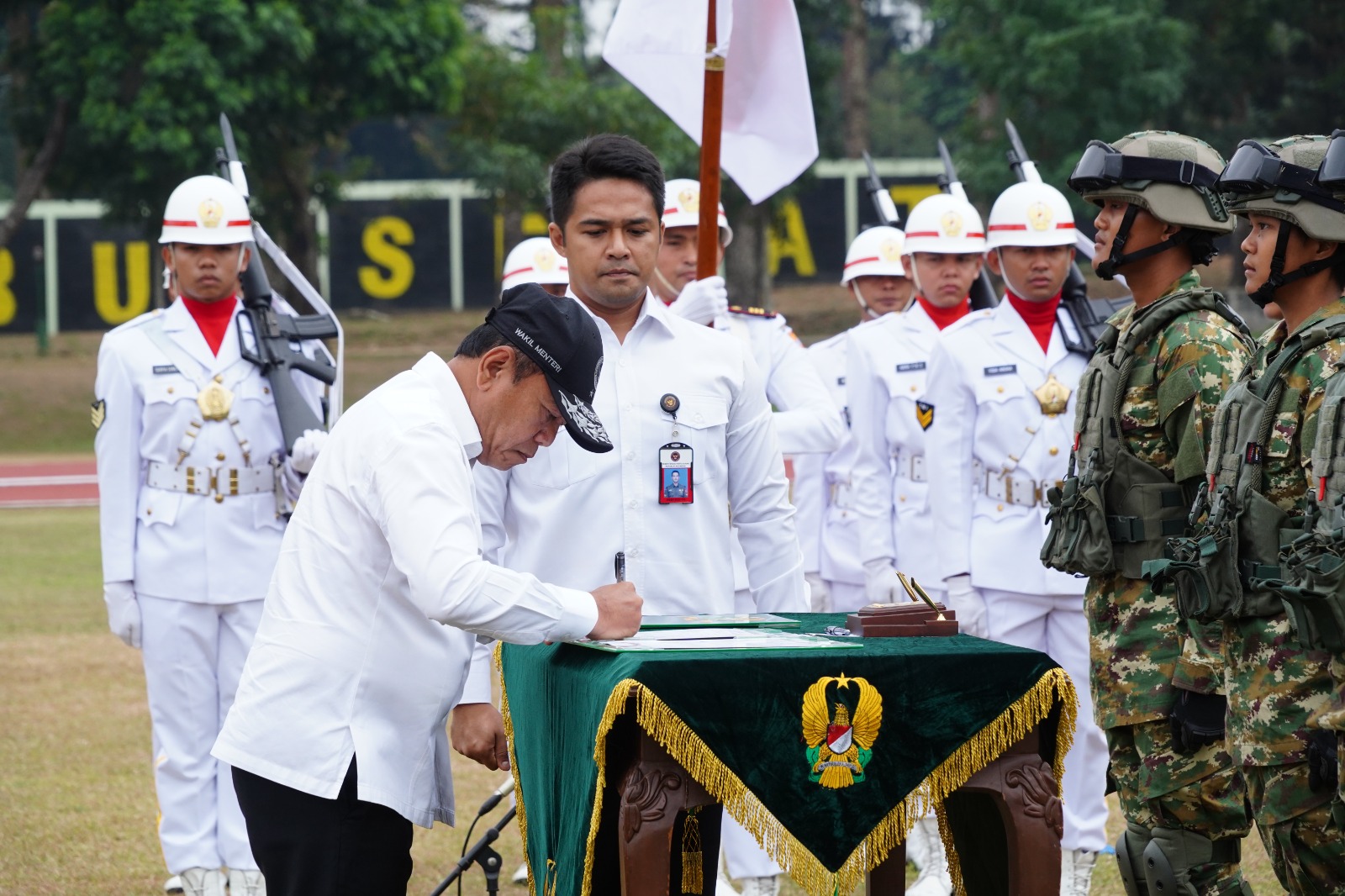 Wamenhan Pimpin Upacara Penutupan Diklatsarmil di Akmil Magelang