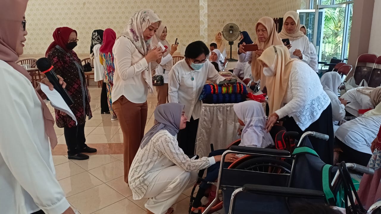 Berbagi Senyuman Bersama Anak Disabilitas YPAC Palembang