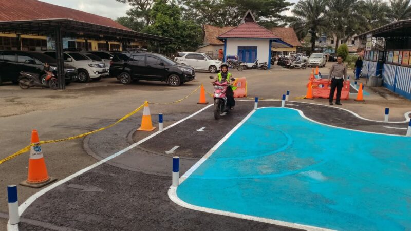 Polres Tanjab Timur. Pola Uji Pembuatan SIM C Makin Mudah, Satpas Polres Tanjab Timur Laksanakan Uji Praktik SIM C Dengan Skema Sirkuit Baru.